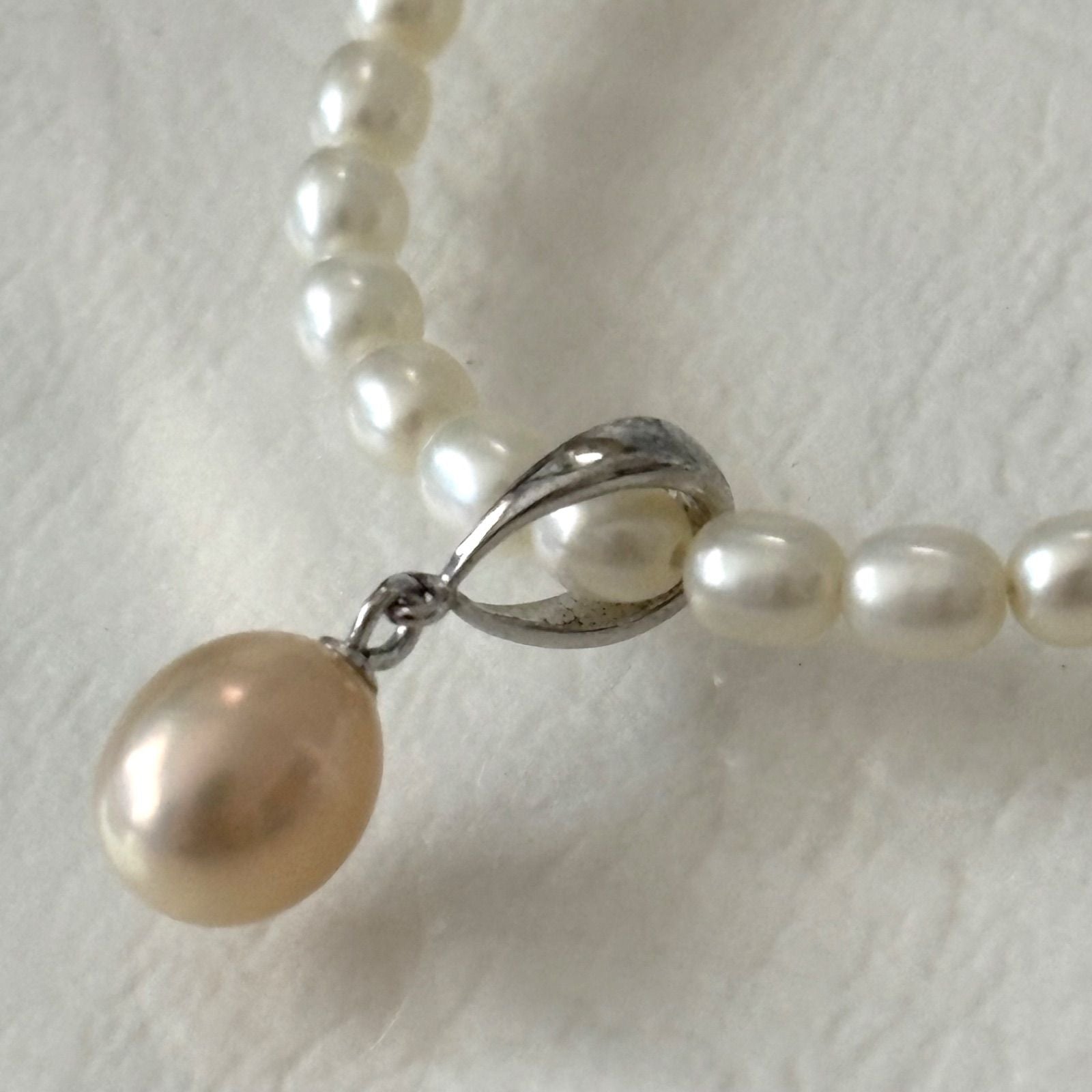 389 Mikimoto Perlite necklace with silver chain and white pearl pendant, 42 cm length