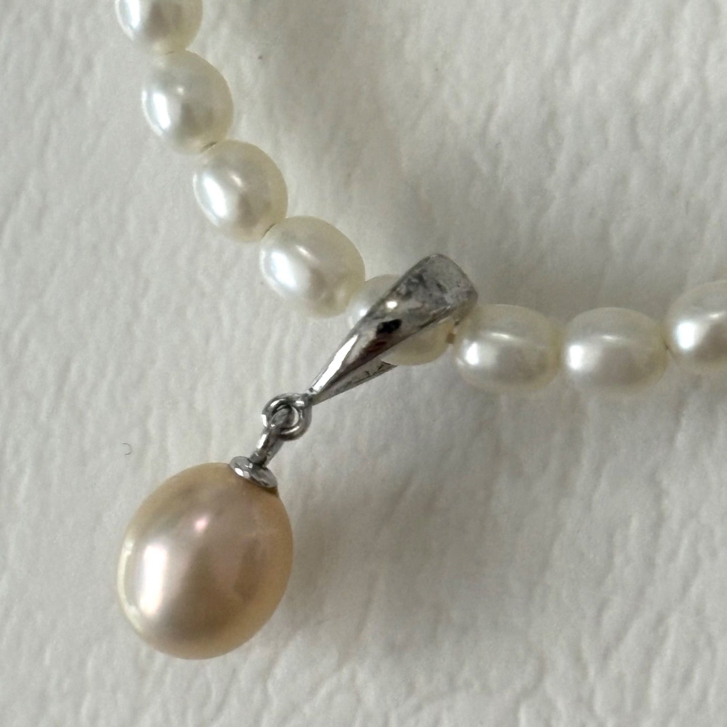 389 Mikimoto Perlite necklace with silver chain and white pearl pendant, 42 cm length