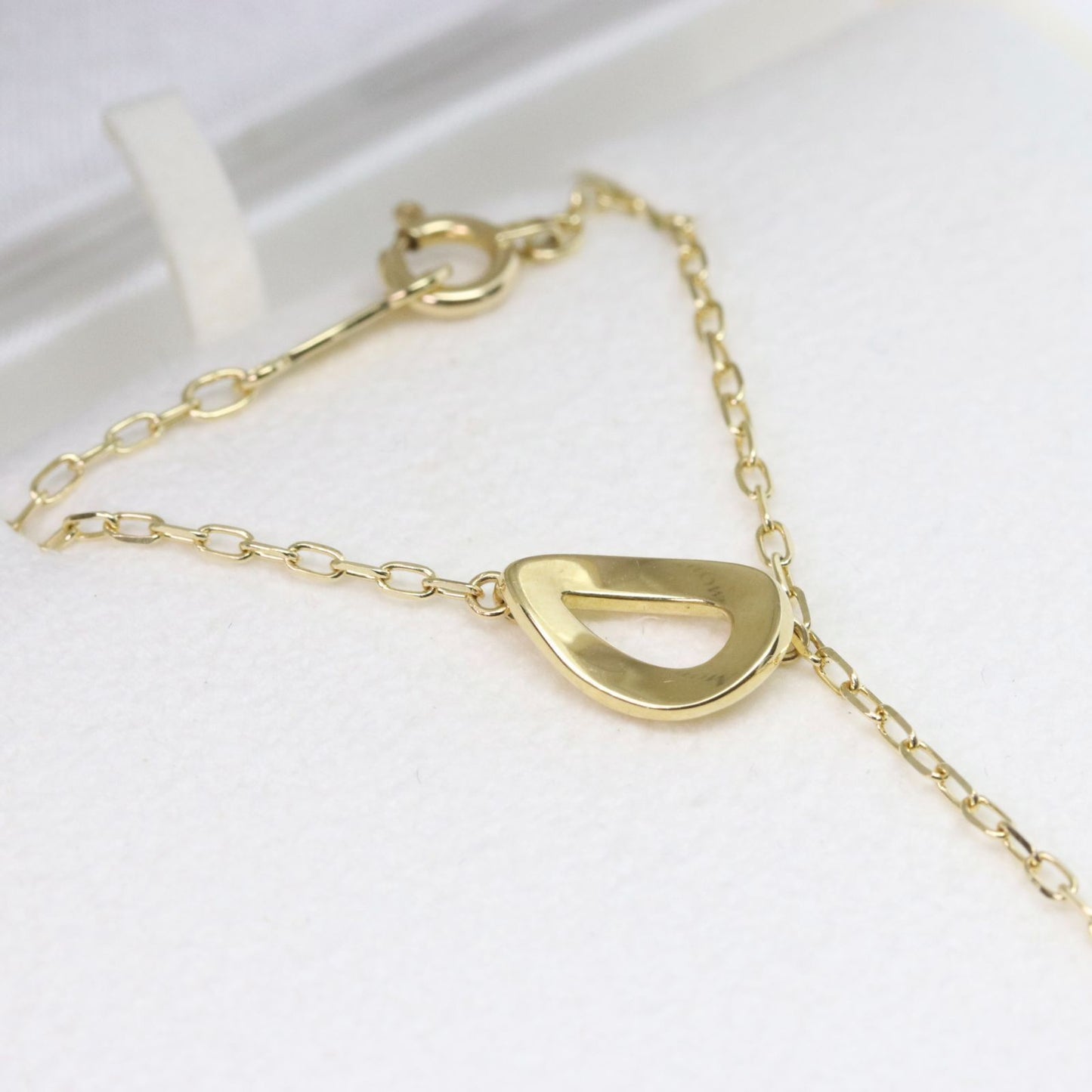 Mikimoto K18 Y-shaped drop pearl necklace featuring lustrous pearls with included box