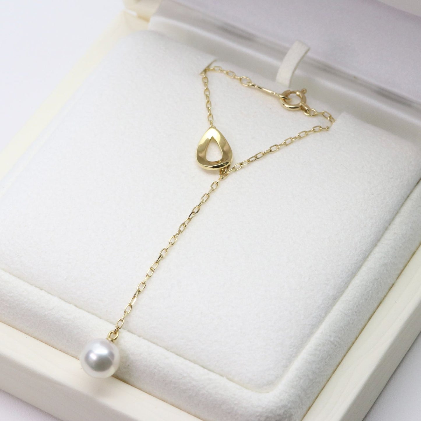 Mikimoto K18 Y-shaped drop pearl necklace featuring lustrous pearls with included box