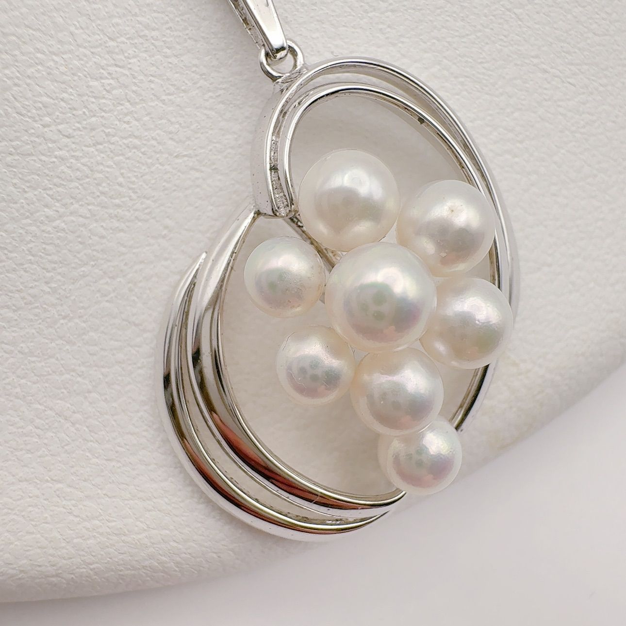 Mikimoto grape motif necklace in silver tone featuring a 5mm pearl and 45cm silver chain