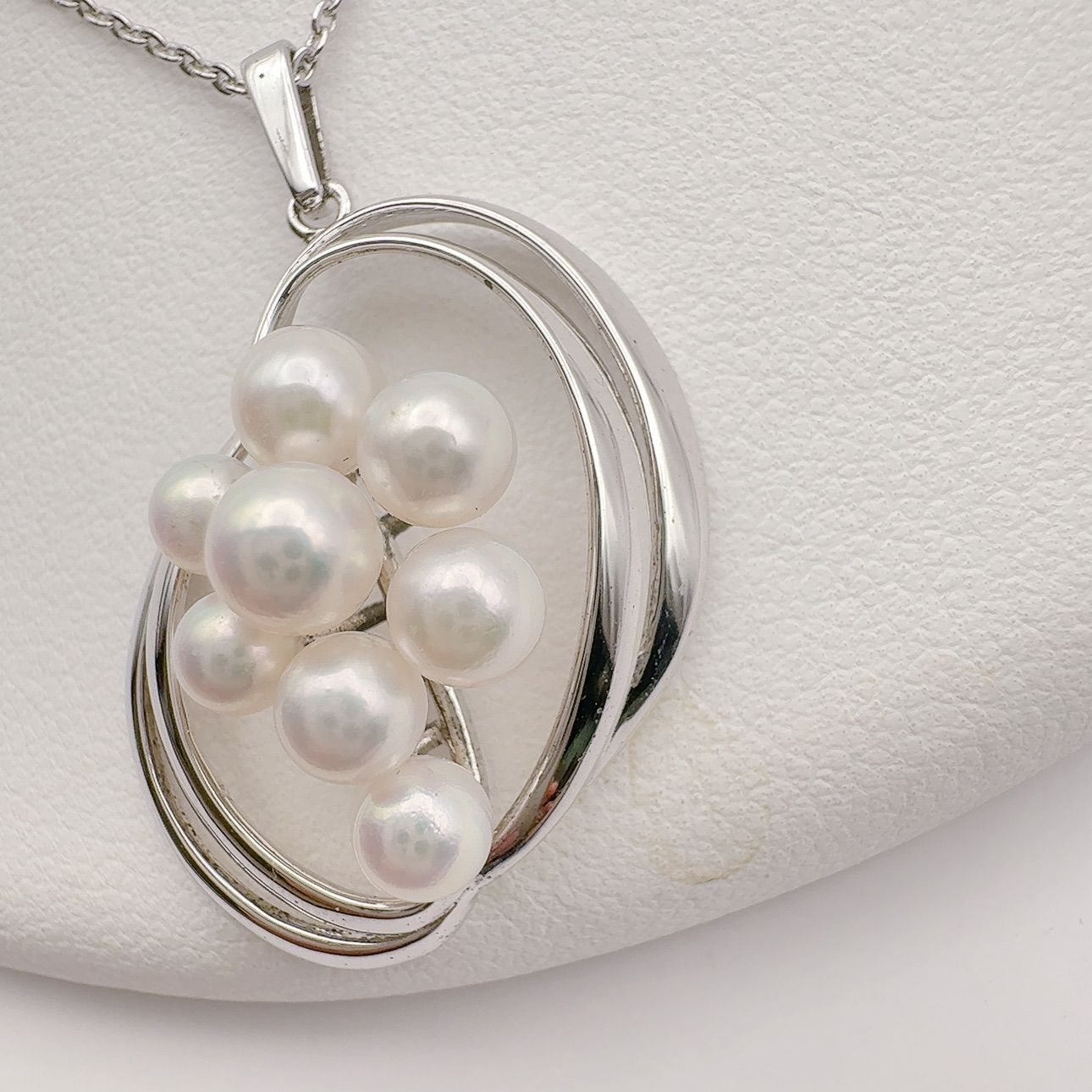 Mikimoto grape motif necklace in silver tone featuring a 5mm pearl and 45cm silver chain