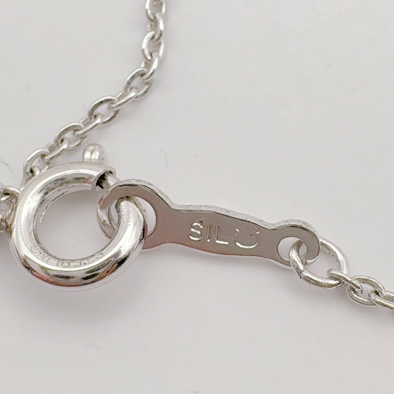 Mikimoto grape motif necklace in silver tone featuring a 5mm pearl and 45cm silver chain