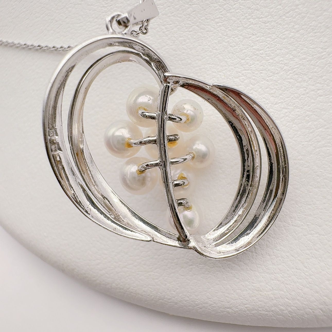 Mikimoto grape motif necklace in silver tone featuring a 5mm pearl and 45cm silver chain