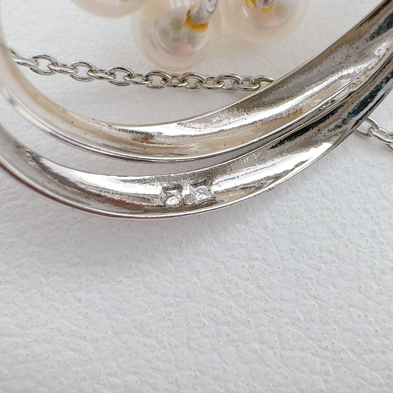 Mikimoto grape motif necklace in silver tone featuring a 5mm pearl and 45cm silver chain