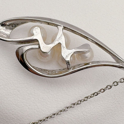 Mikimoto Necklace featuring a 5mm pearl on a 40cm chain with 4.5cm height and 1.6cm width pendant