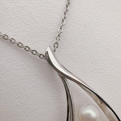 Mikimoto Necklace featuring a 5mm pearl on a 40cm chain with 4.5cm height and 1.6cm width pendant