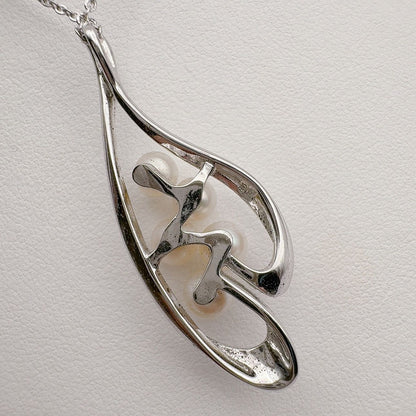 Mikimoto Necklace featuring a 5mm pearl on a 40cm chain with 4.5cm height and 1.6cm width pendant