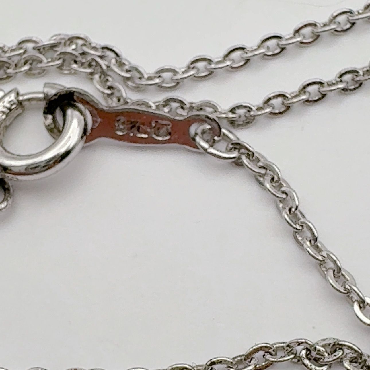 Mikimoto Necklace featuring a 5mm pearl on a 40cm chain with 4.5cm height and 1.6cm width pendant