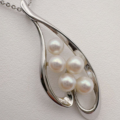 Mikimoto Necklace featuring a 5mm pearl on a 40cm chain with 4.5cm height and 1.6cm width pendant