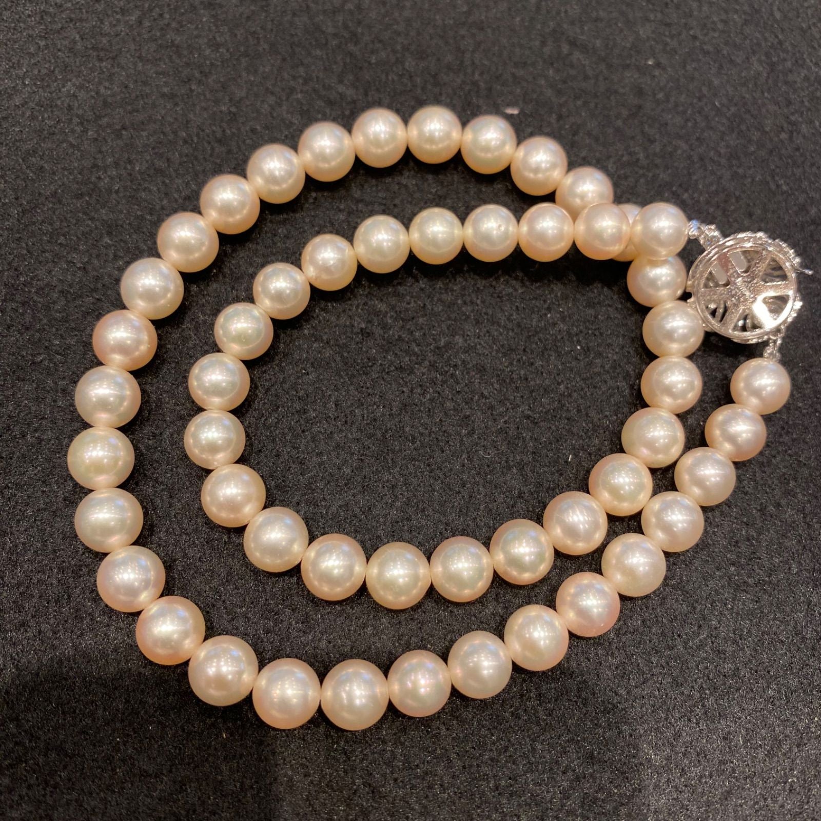 Honma Akoya Pearl Necklace with 7.9mm bright glossy pearls set in K14 white gold with engraved design