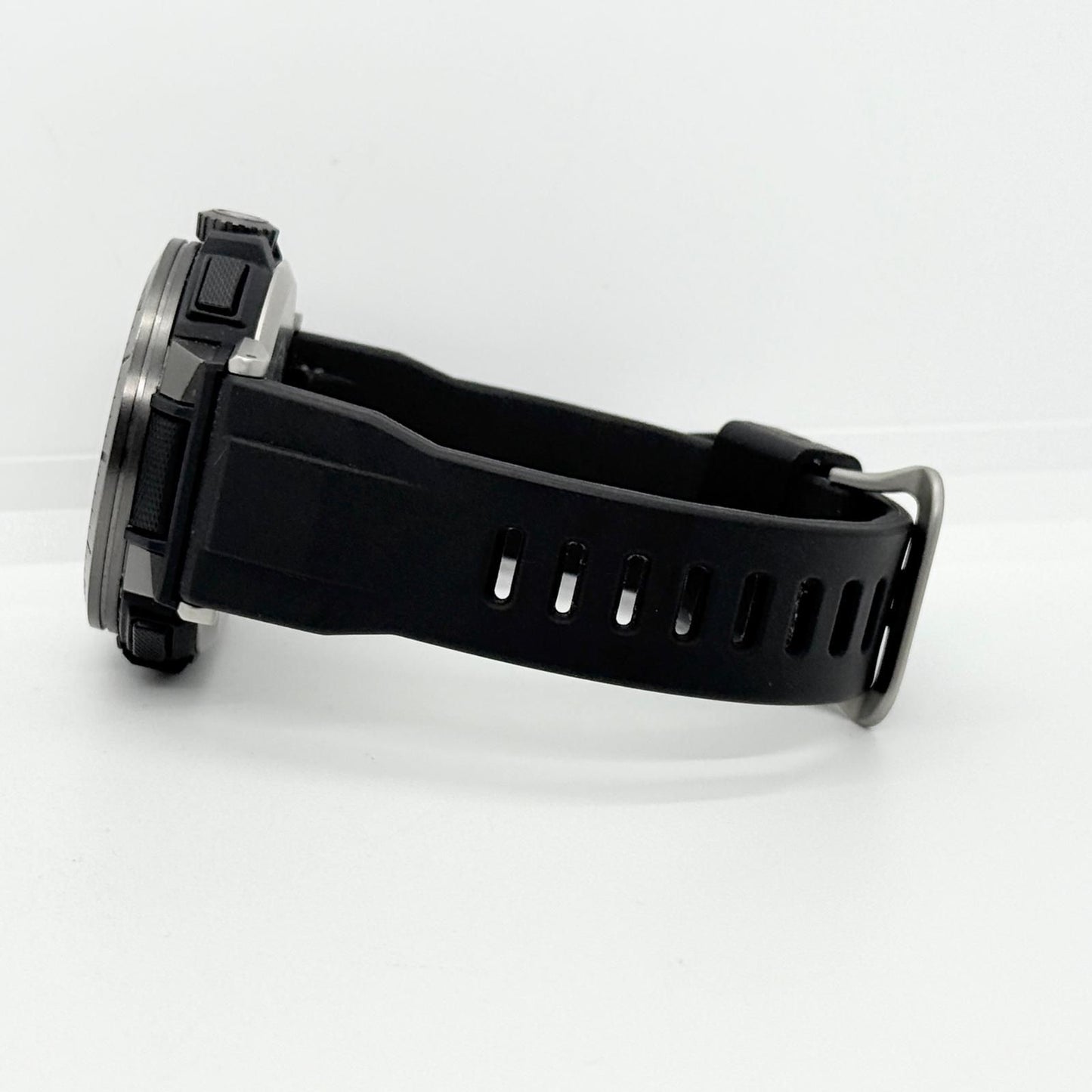 CASIO PRW-70Y Quartz Men's Watch — Japanese