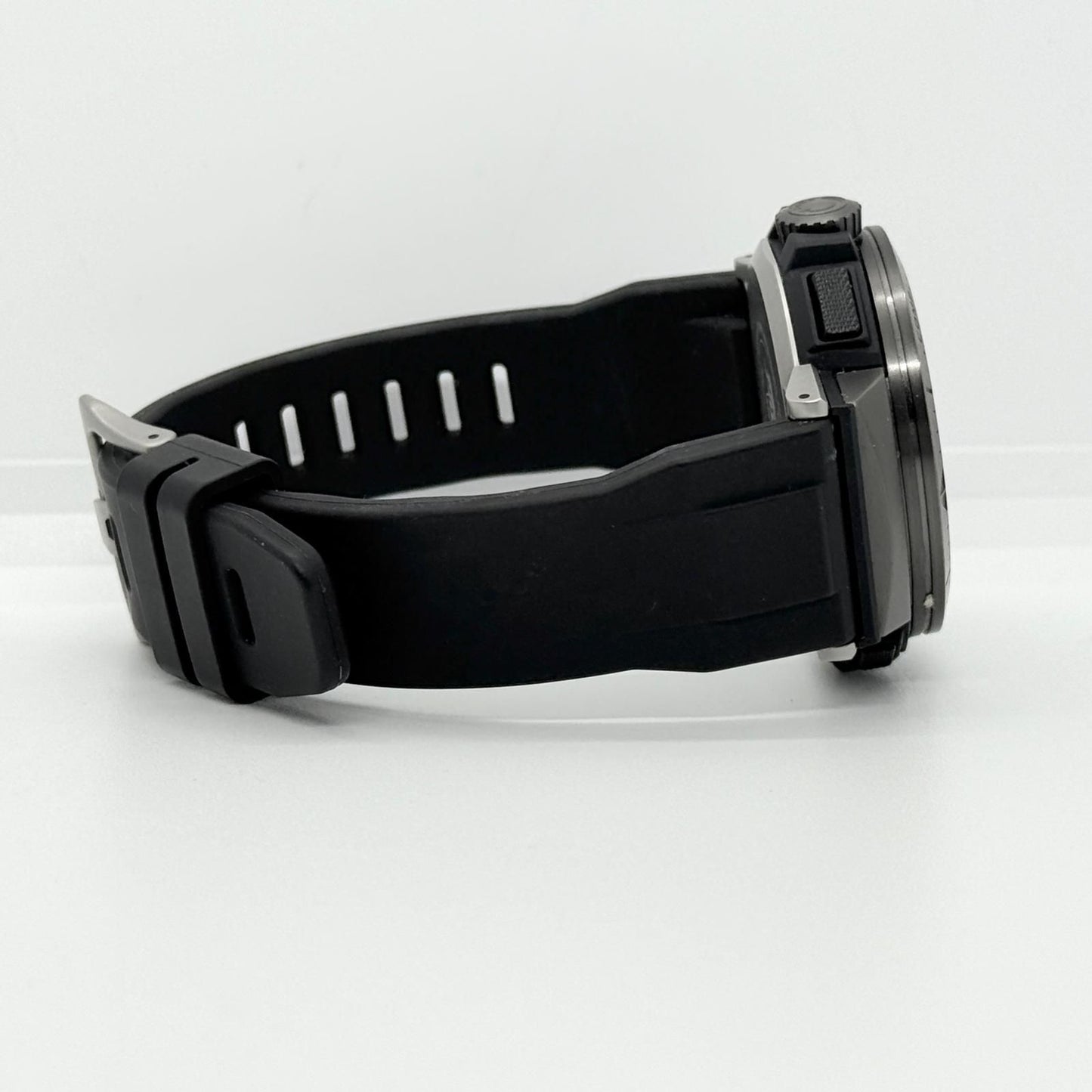 CASIO PRW-70Y Quartz Men's Watch — Japanese