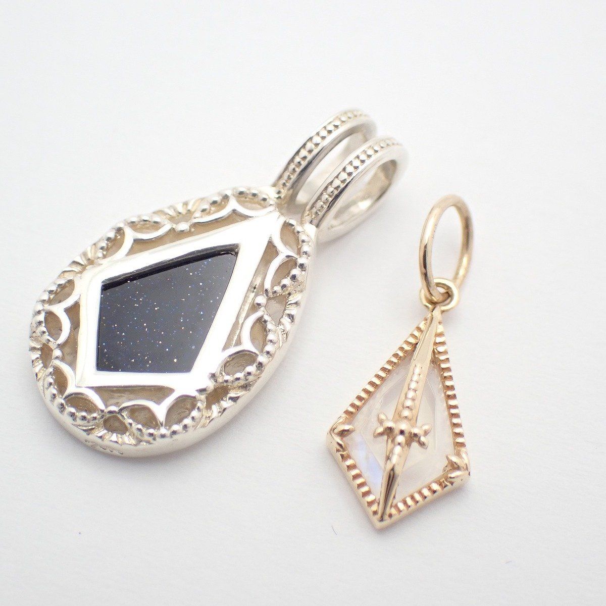 Agete two-way necklace with K10 silver, felspar, labradorite and purple goldstone on a white background