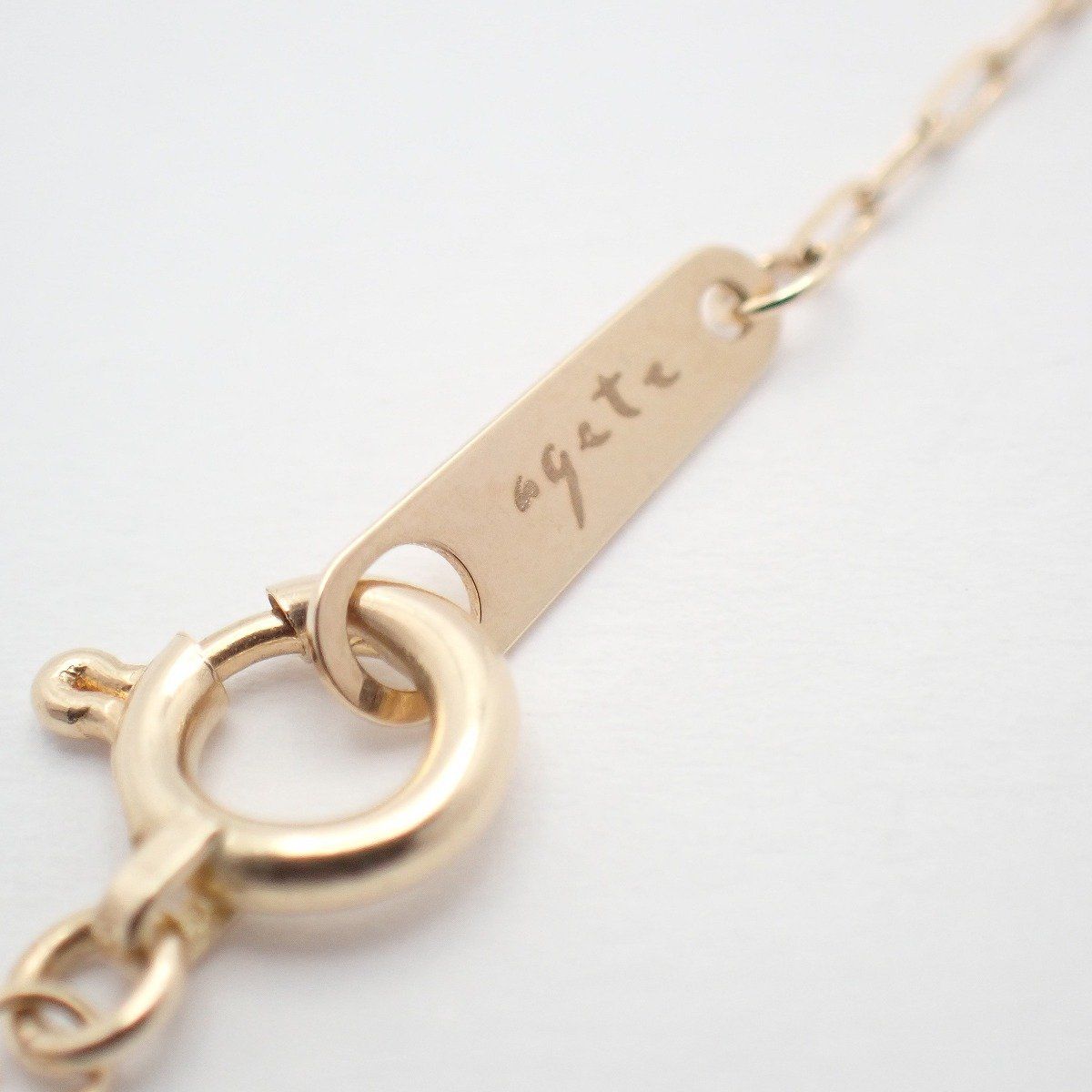 Agete two-way necklace with K10 silver, felspar, labradorite and purple goldstone on a white background