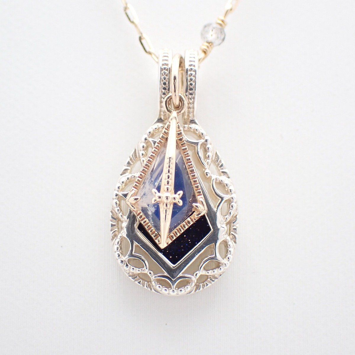 Agete two-way necklace with K10 silver, felspar, labradorite and purple goldstone on a white background