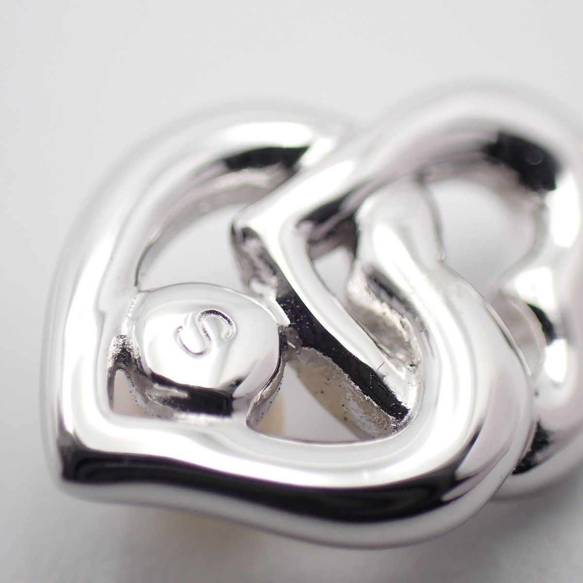 MIKIMOTO Double Heart Pendant made of silver with a pearl, showing front view on white background