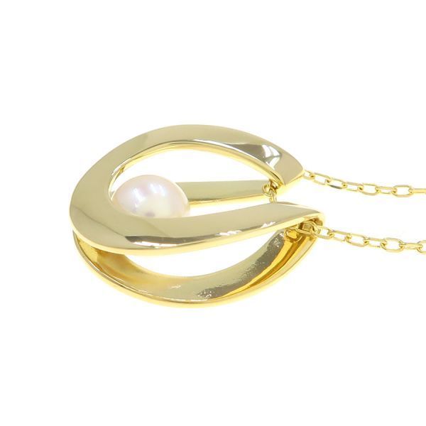 Mikimoto Akoya pearl necklace with 6.8mm pearls, 39cm length, classic round pearls on a white background