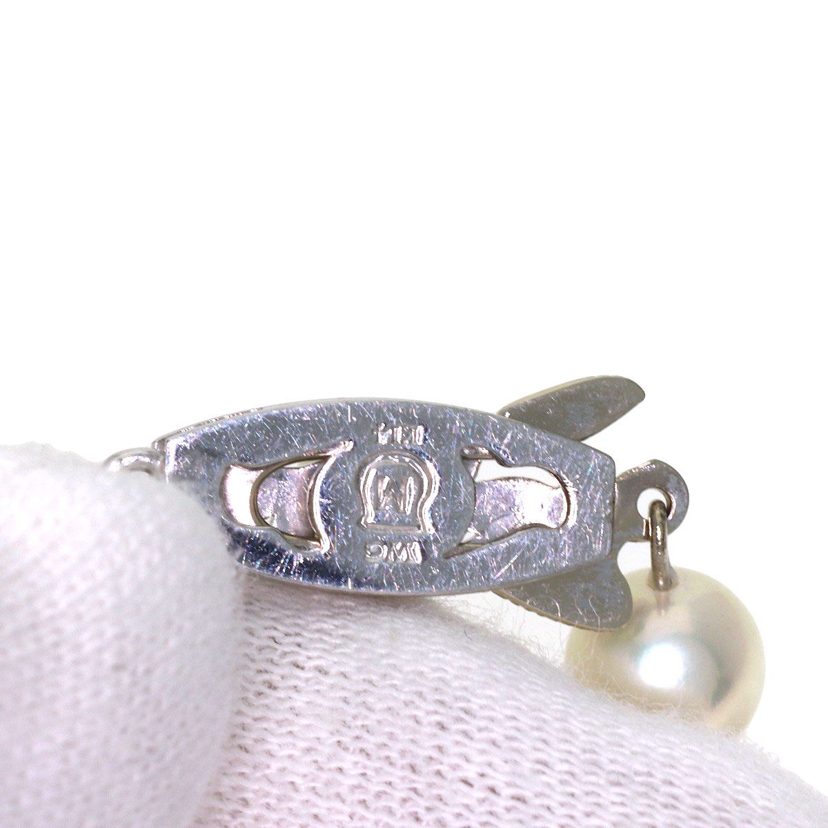 MIKIMOTO ladies pearl earrings and necklace set in K14 white gold with 6.5-6.9mm pearls and 37cm chain