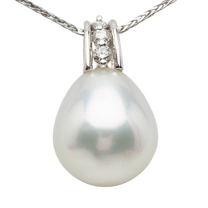 Akoya pearl necklace made of K18 white gold weighing 8.1g with a top width of 13.8mm and height of 22.4mm