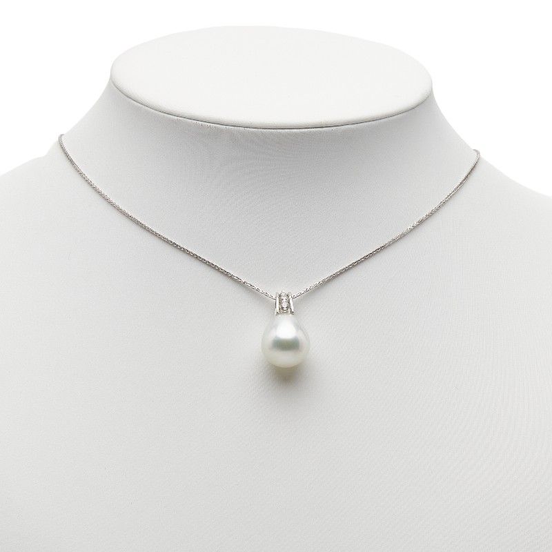 Akoya pearl necklace made of K18 white gold weighing 8.1g with a top width of 13.8mm and height of 22.4mm