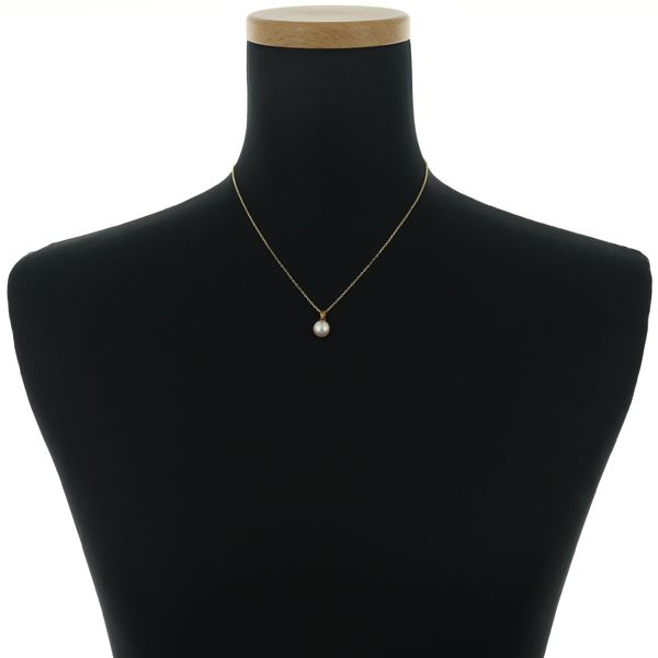 Mikimoto necklace featuring a single 8.0mm pearl set in 18K yellow gold with a 40cm chain