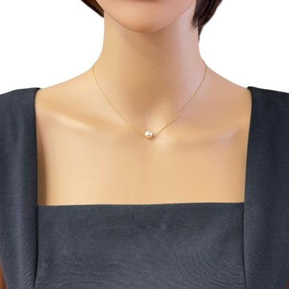 Mikimoto 18K yellow gold ladies necklace featuring a single pearl pendant
