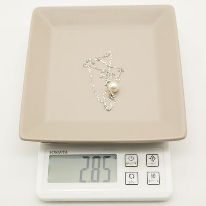 Mikimoto K18WG white gold pendant necklace with pearl and solitaire diamond on a chain