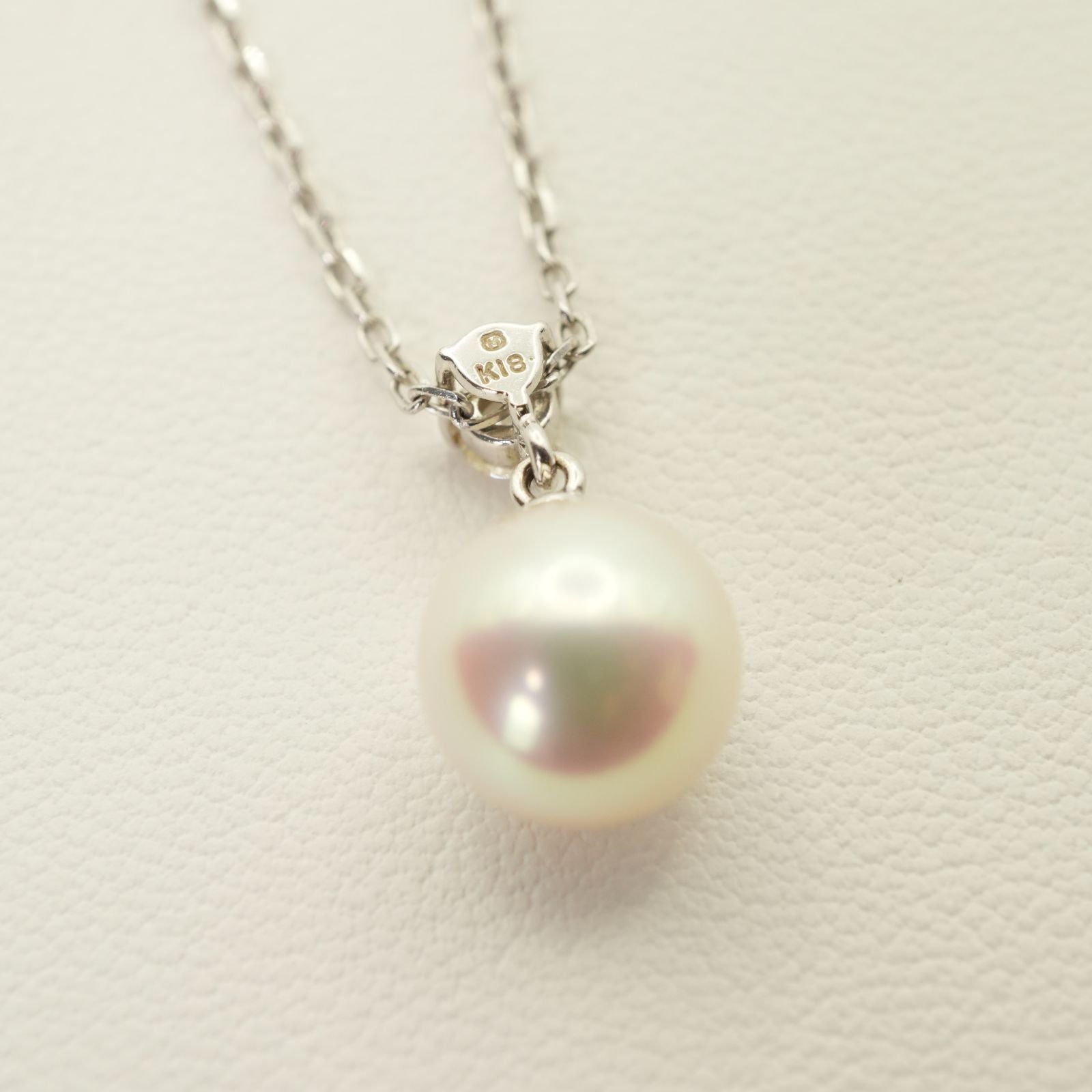 Mikimoto K18WG white gold pendant necklace with pearl and solitaire diamond on a chain