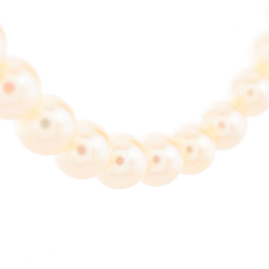MIKIMOTO pearl necklace featuring white pearls on a 39.5 cm silver chain weighing 23.1 grams