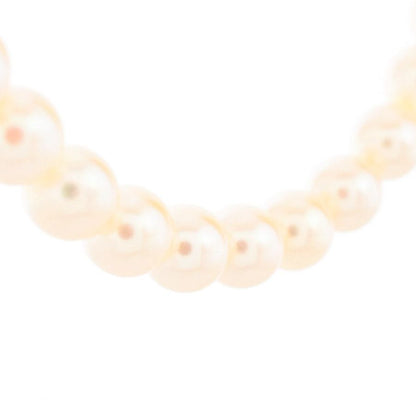MIKIMOTO pearl necklace featuring white pearls on a 39.5 cm silver chain weighing 23.1 grams