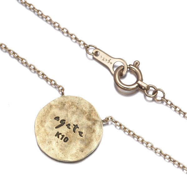 Agete necklace with hammer finish round plate pendant in 10K yellow gold, 40 cm chain length