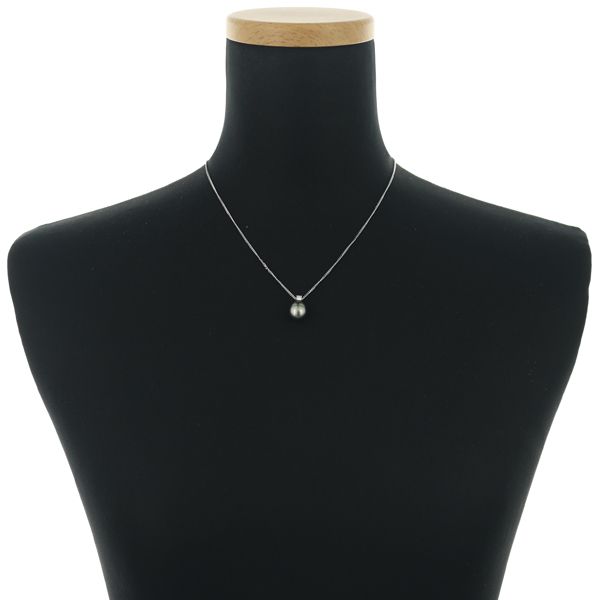 Tasaki necklace featuring a 9.5mm black pearl and 0.11ct diamonds in platinum setting with 41/44 cm chain