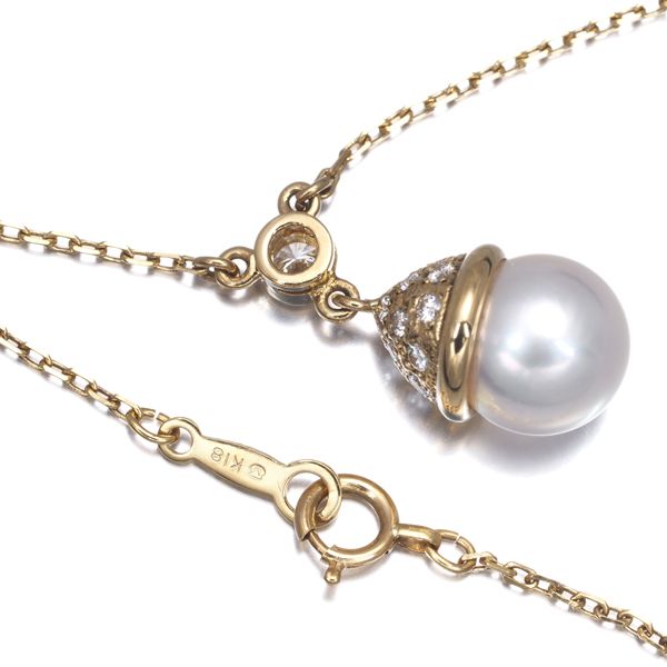 Mikimoto pearl necklace with 8.7mm pearl, diamonds, and 18K yellow gold chain 40cm long