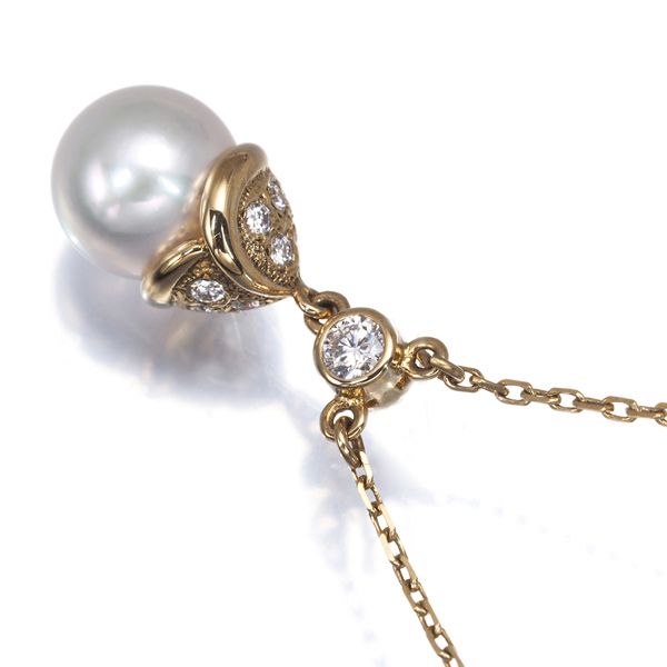 Mikimoto pearl necklace with 8.7mm pearl, diamonds, and 18K yellow gold chain 40cm long