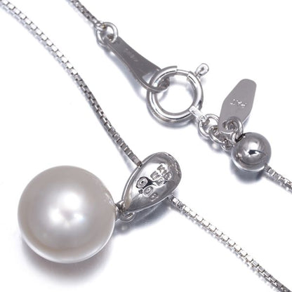 TASAKI necklace with 9.5mm pearl and 0.06ct diamond pendant in 18K white gold on 45cm adjustable chain