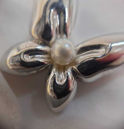Mikimoto silver necklace with a pearl and butterfly pendant on a 41 cm chain