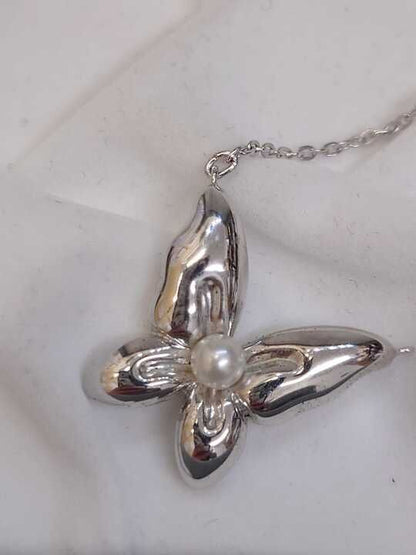 Mikimoto silver necklace with a pearl and butterfly pendant on a 41 cm chain