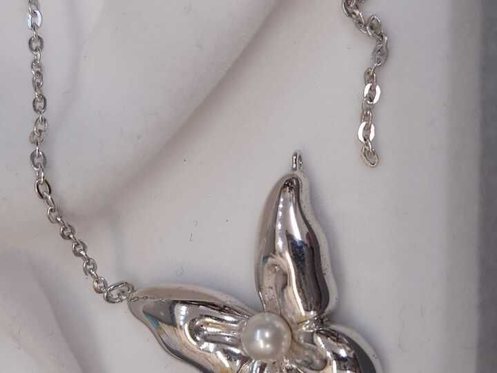 Mikimoto silver necklace with a pearl and butterfly pendant on a 41 cm chain