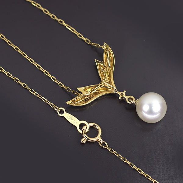 Mikimoto K18YG Akoya pearl pendant necklace with diamond accents on a 39.5cm chain