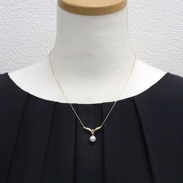 Mikimoto K18YG Akoya pearl pendant necklace with a 7.2 mm pearl and diamond accents on a 42 cm gold chain