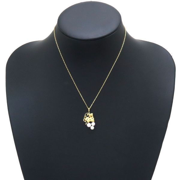 Mikimoto Akoya pearl necklace 40 cm length with lustrous white pearls and silver clasp