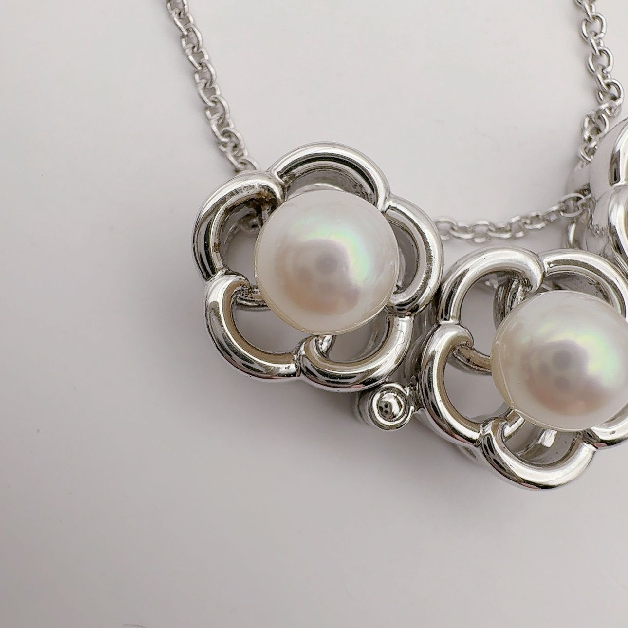 Tasaki pearl necklace featuring 6.2mm pearls, 41.5cm chain, and 1.1cm by 3.4cm pendant