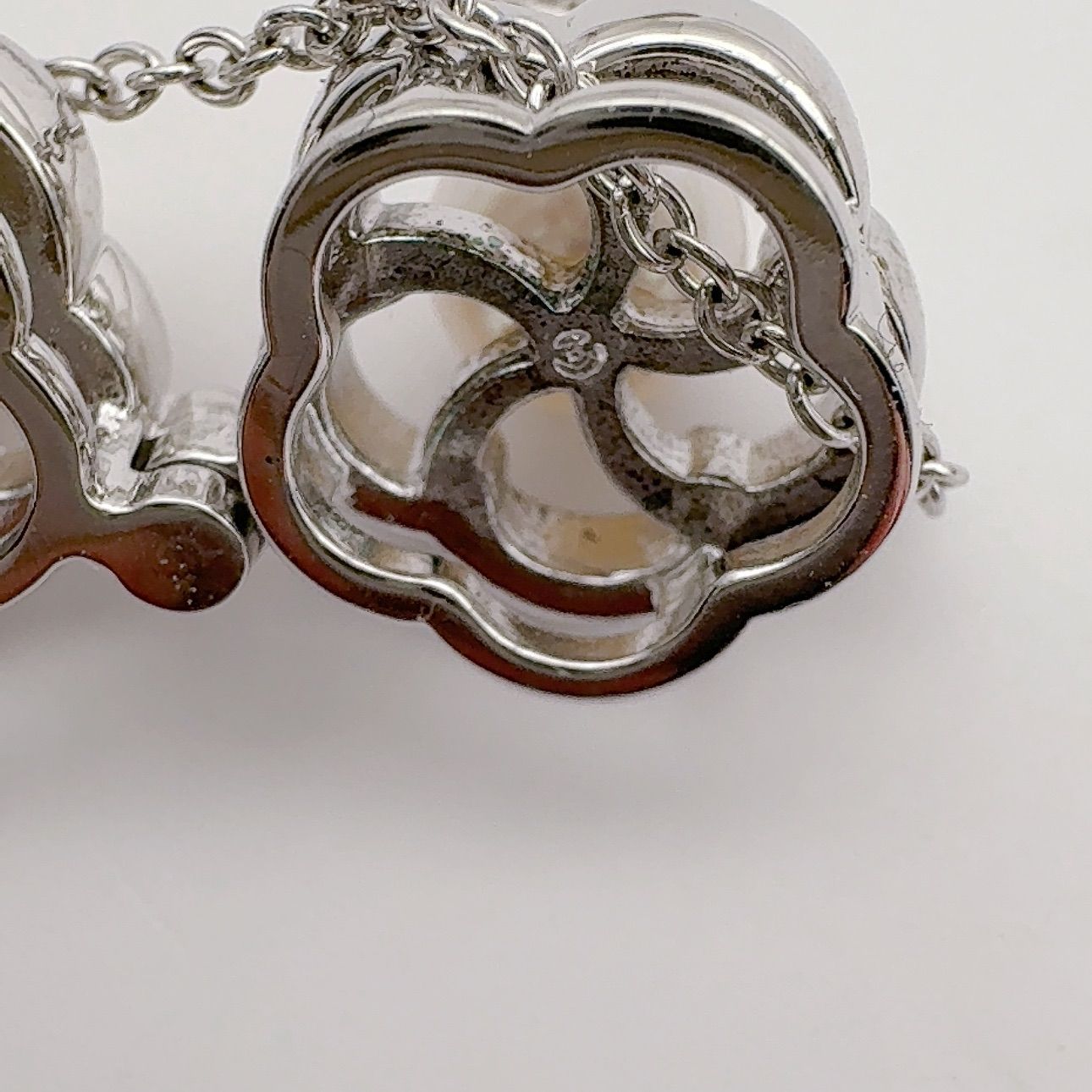 Tasaki pearl necklace featuring 6.2mm pearls, 41.5cm chain, and 1.1cm by 3.4cm pendant
