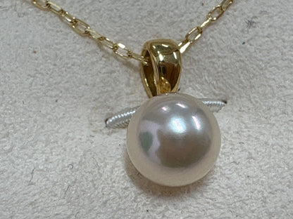 MIKIMOTO pearl necklace with 6.8mm pearls on a 40cm yellow gold chain