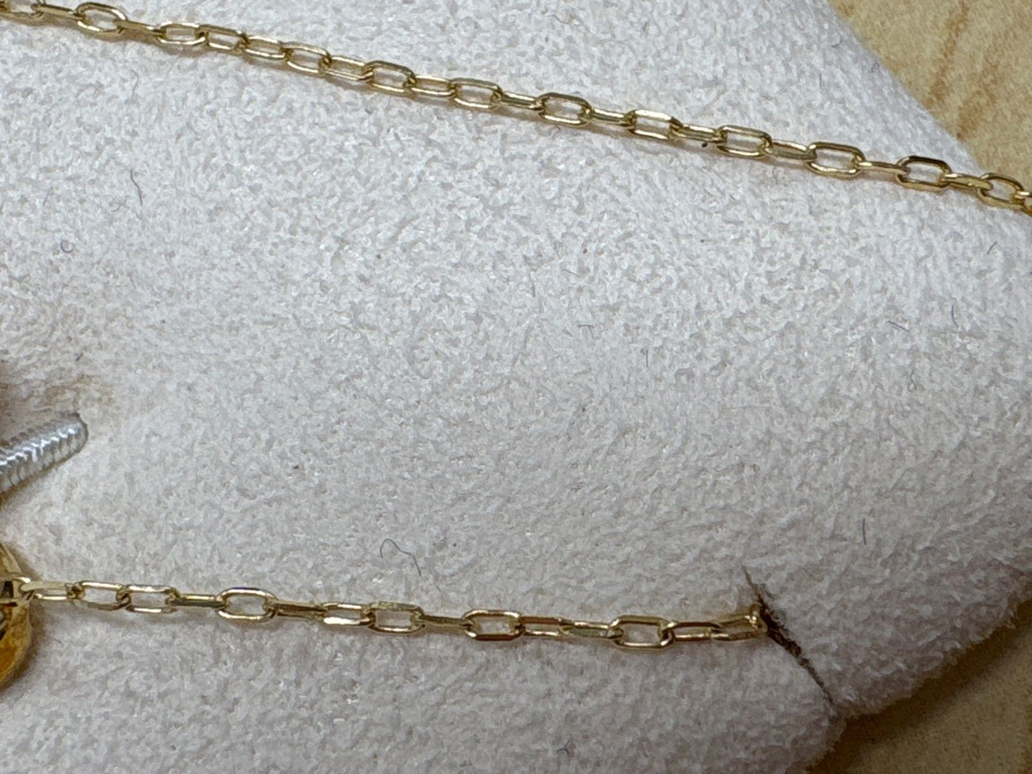 MIKIMOTO pearl necklace with 6.8mm pearls on a 40cm yellow gold chain