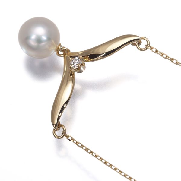 Mikimoto 7.0mm pearl necklace with diamond accents set in 18K yellow gold, 42cm length