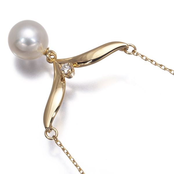 Mikimoto necklace with 7.2mm Akoya pearl and diamond pendant in 18k yellow gold, 42cm chain length