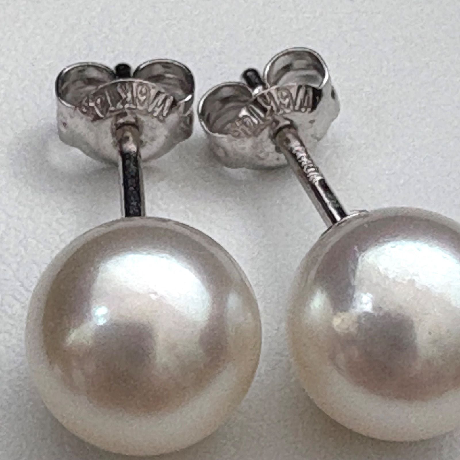 Tasaki Akoya pearl necklace and earrings set with swan charm and certificate