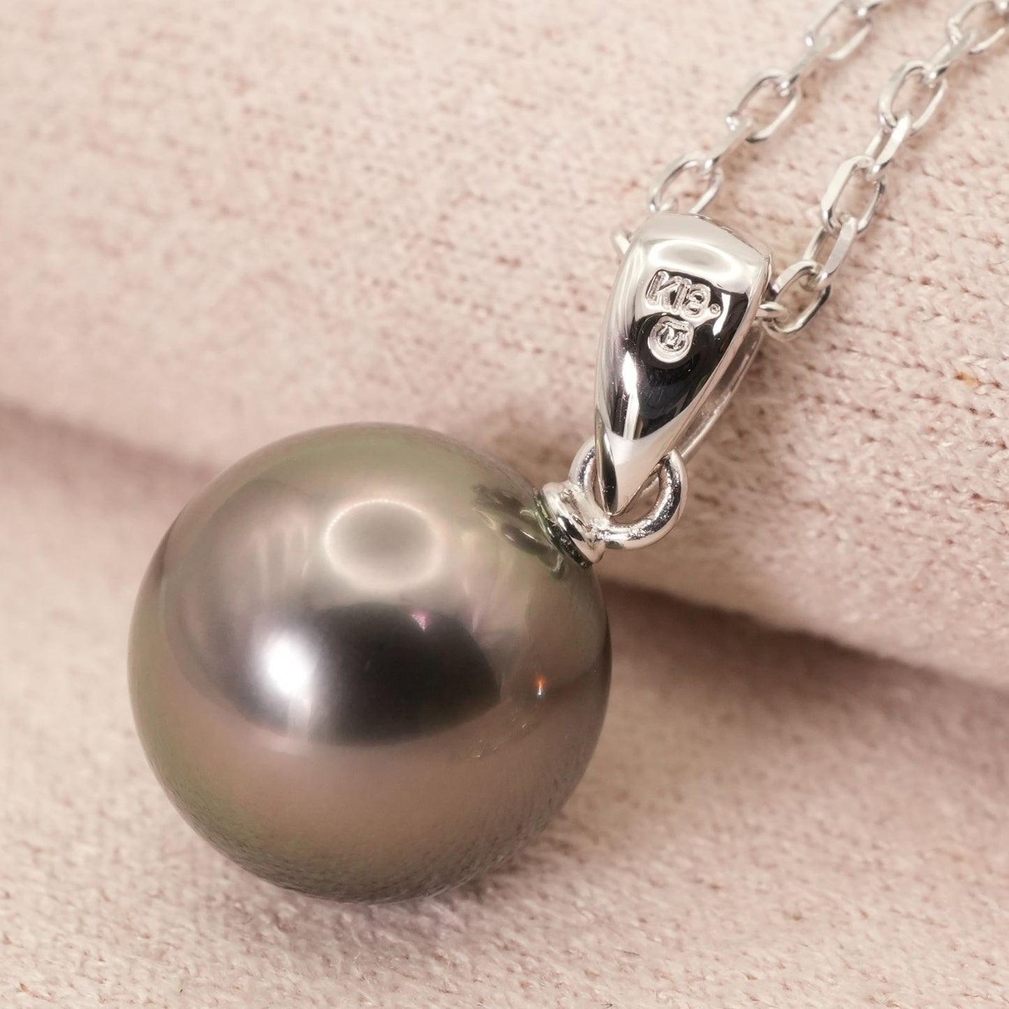 Mikimoto K18WG black cultured pearl necklace model 25-512S on white background